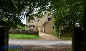 Two Hoots Bed and Breakfast - Image 1