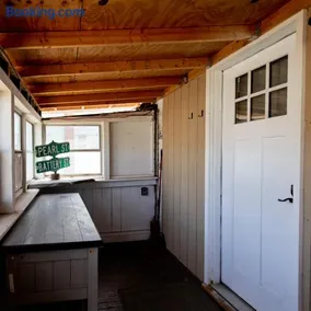 Private Renovated Apt w WasherDryer near dwntwn - Image 4