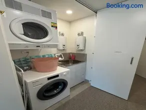Modern Gungahlin 3BR with 3 Ensuites and Mountain Views - Image 2