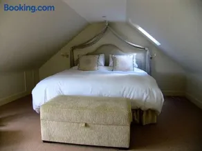 Beautiful spacious old schoolhouse with stunning sea views and beach nearby - Image 5