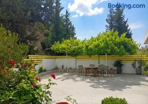 Seascape Village - Spacious 3-Bed Apartment with Private Garden and Parking - Image 1