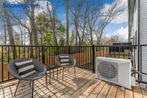 New 2-Bedroom Suite Sleeps 5 7 Minutes to the Falls & Free Parking - Image 5
