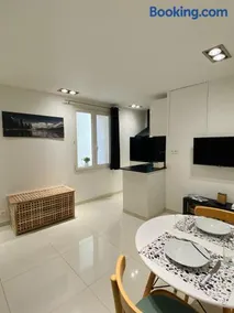 Studio La Tour - Image 2