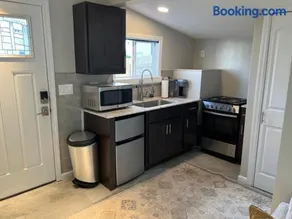 Tiny House near Syracuse Airport - Image 2