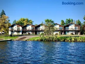 Bridge Inn Tomahawk -1st Floor, 2 Queen Size Bed, Walkout, River View - Image 1