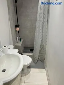 Luxury Studio Flat with garden - Image 2