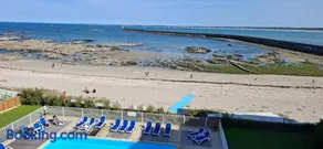 Couleur océan, piscine et plage - Image 2