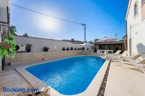 Villa Artist - Image 2