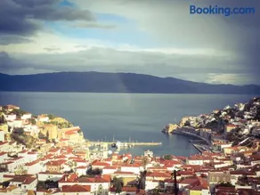 The home overlooking the harbor - Image 1