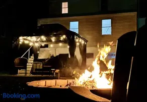 All Seasons Cottage - Game Room - Firepit By Zen Living Short Term Rental - Image 4