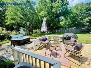 Hot Tub, Game Room, 4 Bedrooms, Gorgeous Remodel - Image 2