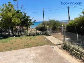 Beachfront Family Home - Image 3
