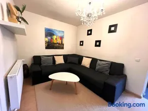 Elite Residence - Modern 2BR - Sleeps 6 - FREE Parking - Image 3