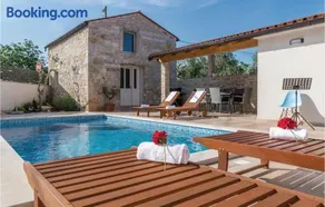 Stunning Home In Peruski With Wifi - Image 2