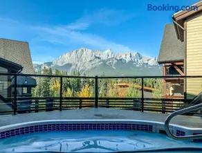 Spring Creek Courtyard Retreat Hot Tub, Pool Table & Trailside Access - Image 1