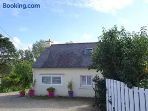 Holiday Home in Port Blanc by Sandy Beach - Image 1