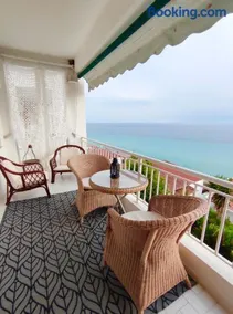 Cozy Seaview Apartment - Image 1