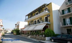 Petania Hotel & Apartments - Image 1