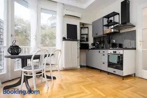Golden Hour Apartment - Image 2