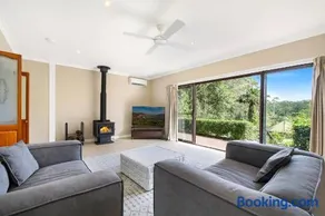 Retreat w Pool on Acreage - Image 2