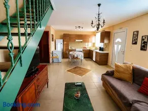 Marathon Coast Home - 2BR - Private Yard by ΜΡS - Image 2