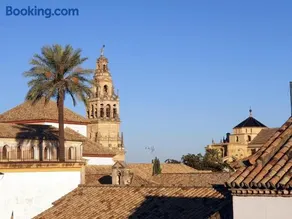 Entre patios y flores - Image 1