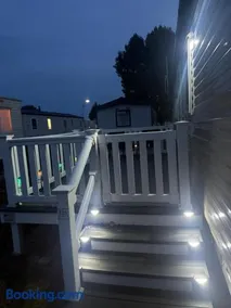 6 Beds 2 Sofa bed Family friendly - unlimited Wi-Fi, Warm, Cozy Sun decking Caravan at Seawick Holiday Park - Image 3
