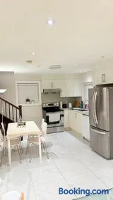 The Cozy Quad In the Heart of Vancouver - Image 3
