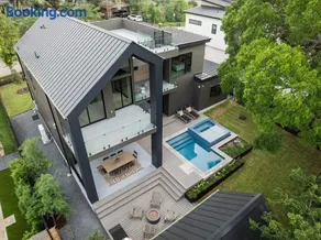 Treaty Oak Manor by Lux Tiny Resorts - Image 1