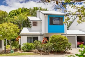 Modern & Stylish 2 Bedroom Townhouse - Image 4