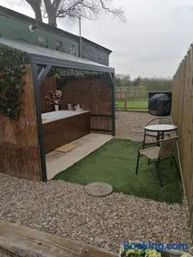 Theddlethorpe Horsebox Glamping - Image 2