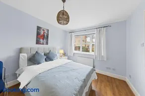 ComfortStay Homes - Modern 3BR Detached House with Ensuite, Stylish Lounge, Free Parking & WiFi Near Town - Image 2