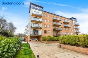 Cloud Serviced Properties - Lovely One Bed with Sofa bed - Bracknell - Image 2