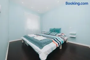10 min from the beach Game room with fireplace Pool - Image 4