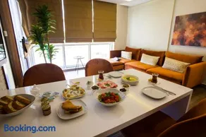 Maxuite Hotel in Home - Image 4