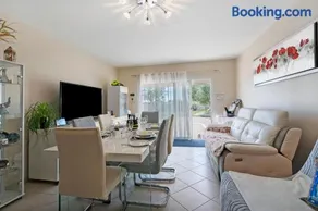 Gîte „Les Lauriers Roses Du 17“ mit privater Terrasse, WLAN und Klimaanlage - Image 4