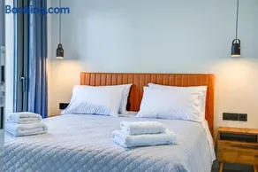 Theros Aesthetic Hospitality - Image 5