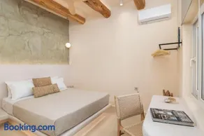 Pnoé Lounge Suite - Image 2
