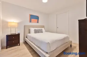 Private Modern Apt with Kitchen - Image 2