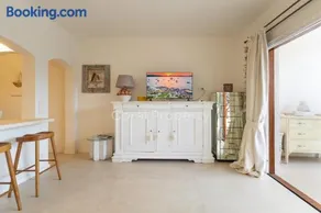Suite Rea Beachfront - Giardino & Spiaggia Privata - by Coral Property - Image 3