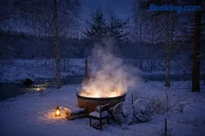 Riverside Cottage Äänekoski Sauna Hot Tub Northern Lights - Image 1