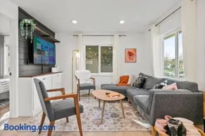 City Close Style First Modern Bungalow Vibes - Image 5