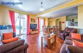 Four-Bedroom Holiday Home In Bregi - Image 3