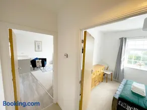 Home Crowd Luxury Apartments - Image 5