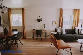 The White House, A Unique ABQ Stay in Central Location near Uptown - Image 3