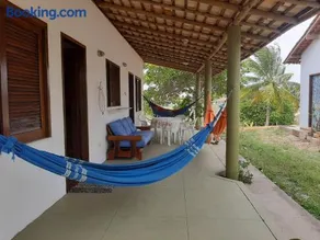CHALE PERTO DA PRAIA COM DUAS SUITES E VARANDAO - Image 2
