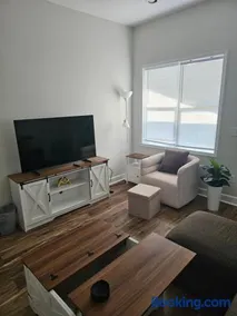 Modern Indianapolis Retreat 3BR 2BA Minutes to Hospitals & Downtown - Image 1