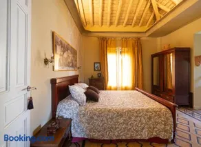 Villa histórica con jardín y piscina cerca del centro - Image 2