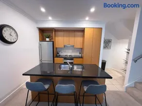 Newcastle Wharfside Retreat - City, Harbour and Beach Stay - Image 3