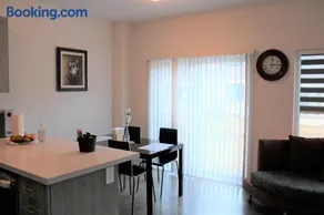 Modern Town House Barrie South - Image 1